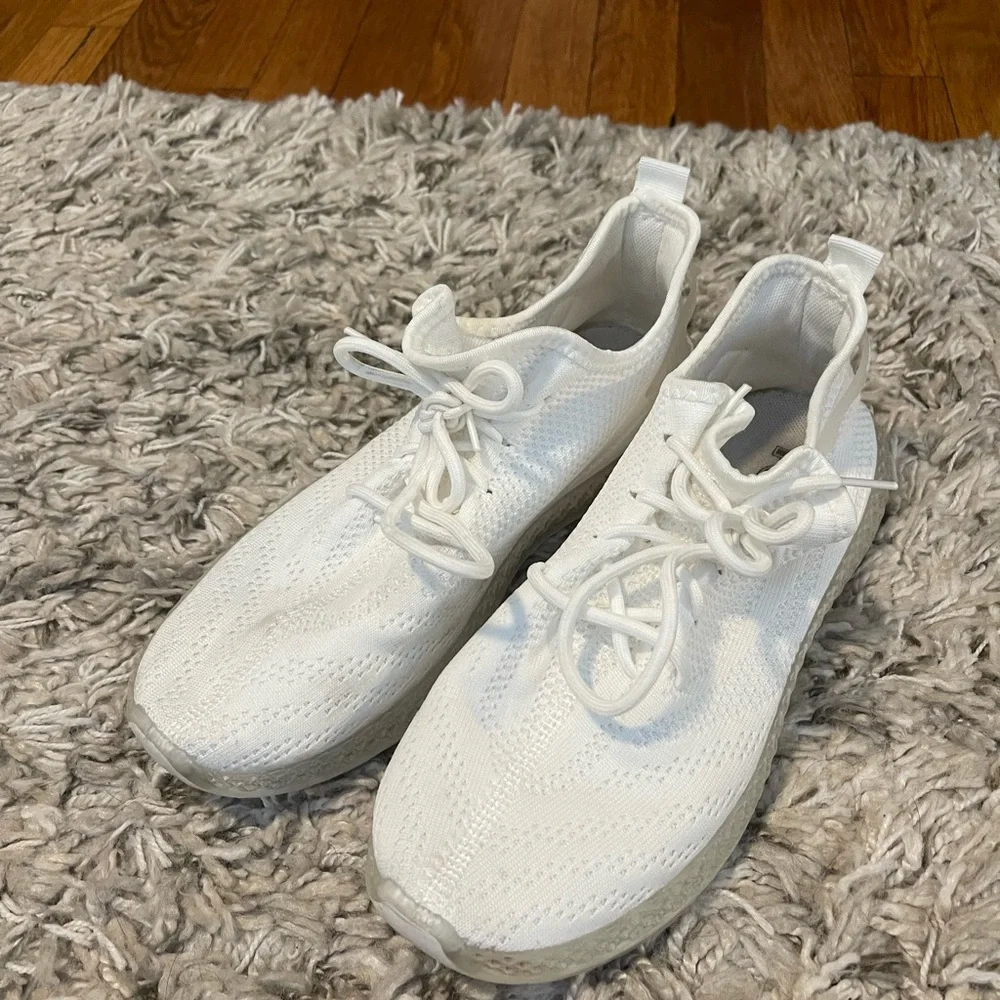 Athletic shoes - Picture 3 of 4